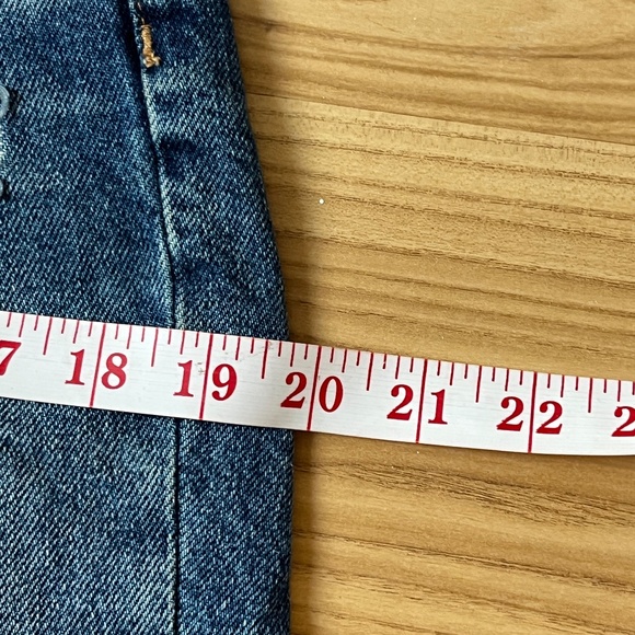 Zara  (4/36) distressed, cropped jeans with fishnet inserts (S). - Picture 12 of 16